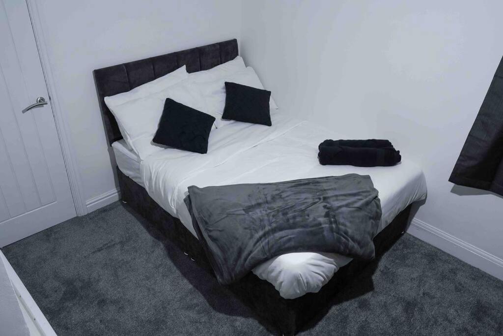 Stunning Two Bed City Centre Apartment Leeds  Exterior photo